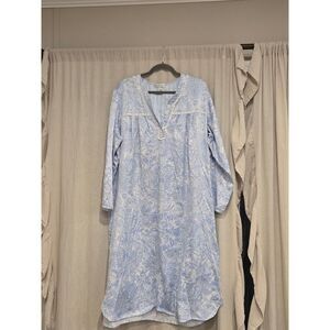 Miss Elaine nightgown